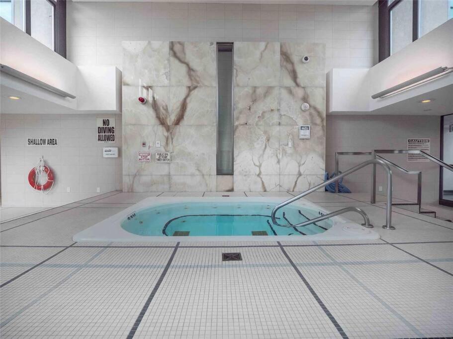 Lakeview Condo In Downtown With Free Parking. Toronto Extérieur photo